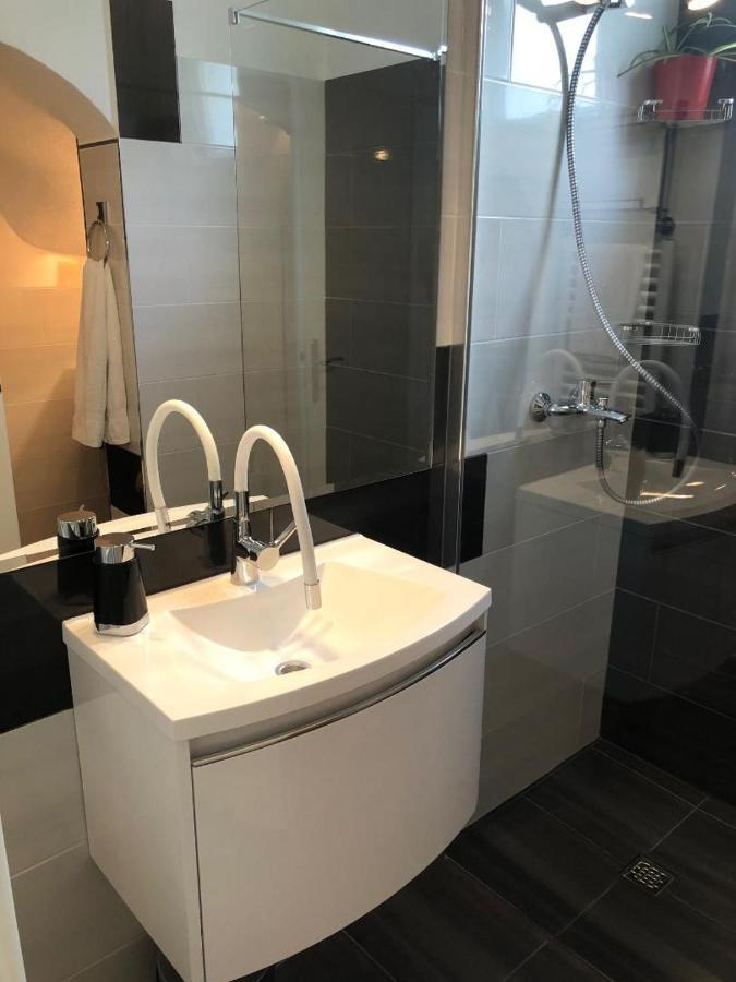 Cozy New Flat For 2 Or 3 Leilighet Hvar Town Eksteriør bilde